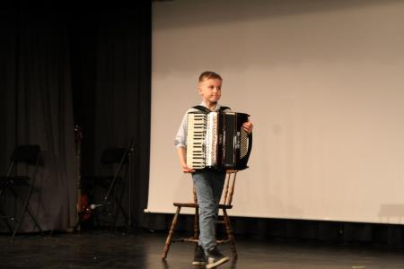 »Mamica je kakor zarja« (23)